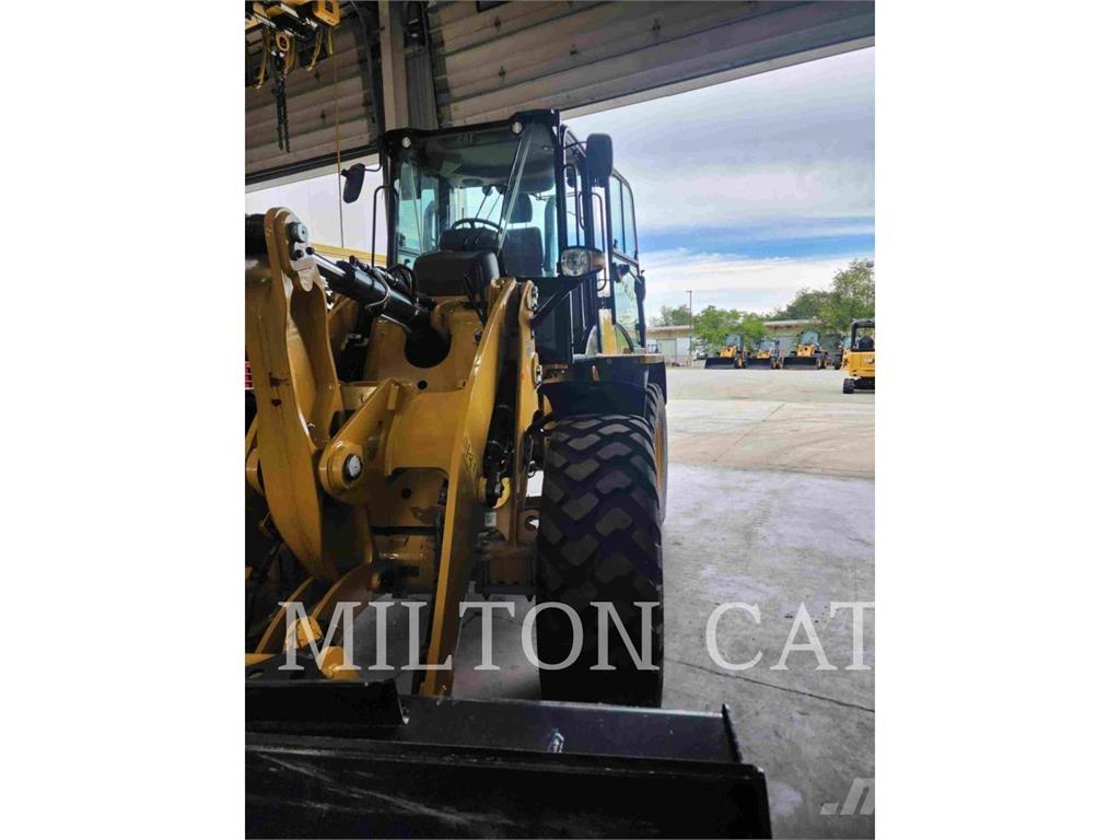 CAT 914 لوادر بعجل