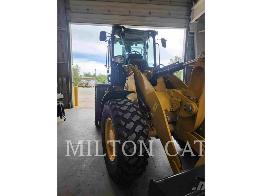 CAT 914 لوادر بعجل
