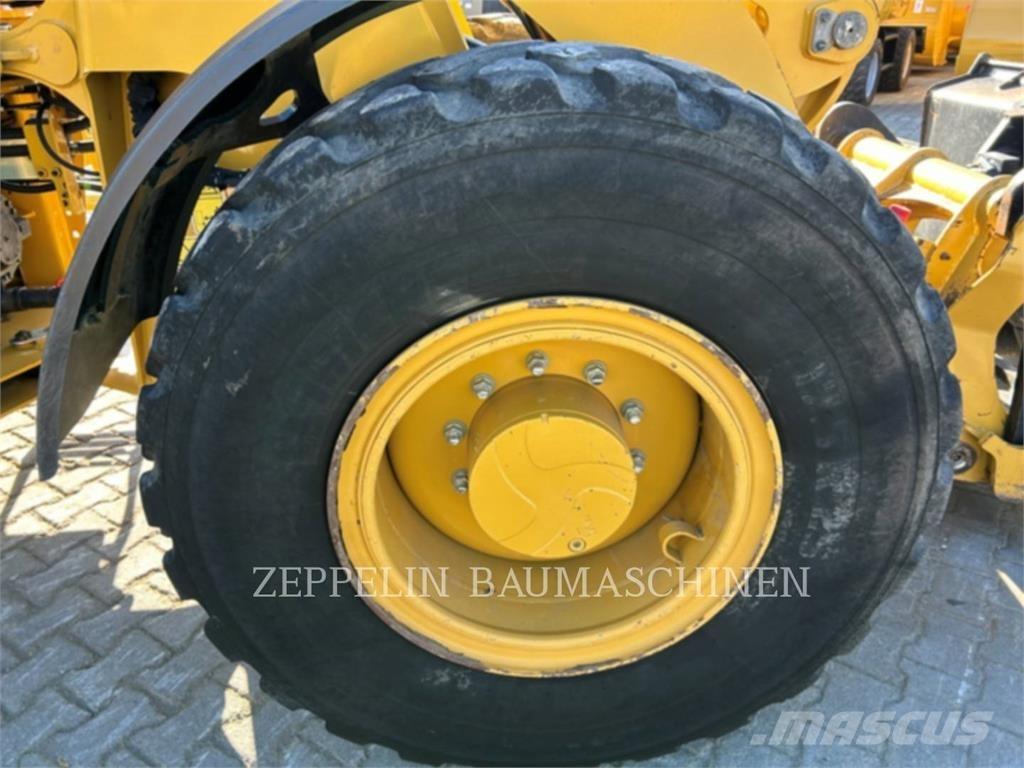 CAT 914-14A لوادر بعجل