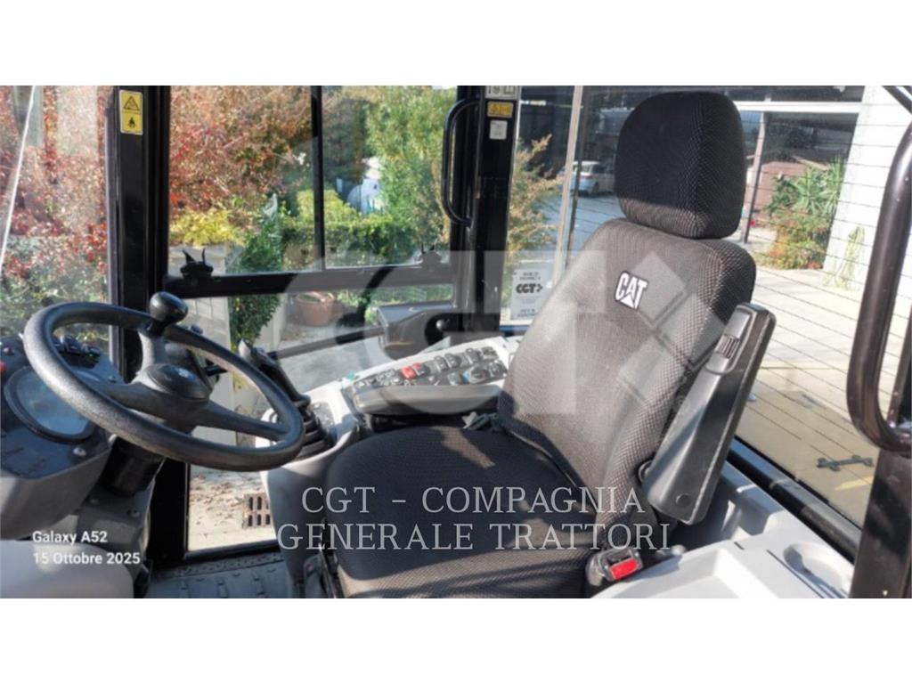 CAT 914M لوادر بعجل