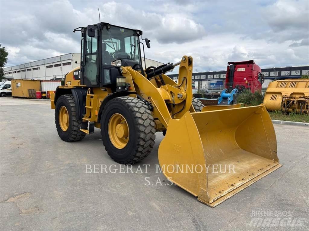 CAT 914M لوادر بعجل