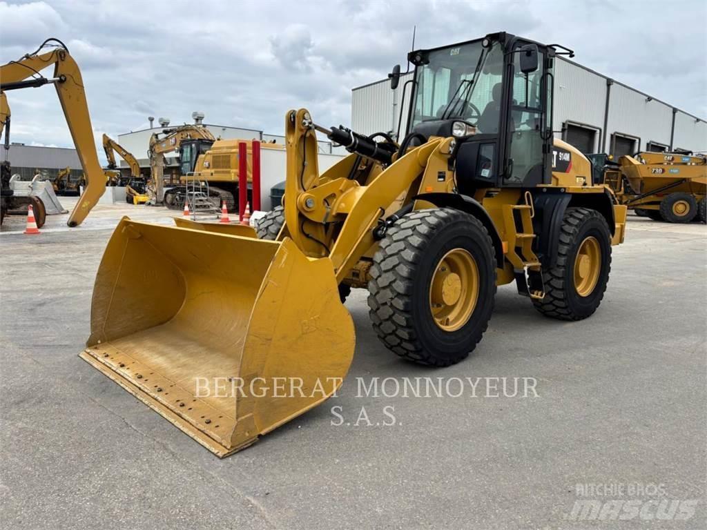 CAT 914M لوادر بعجل