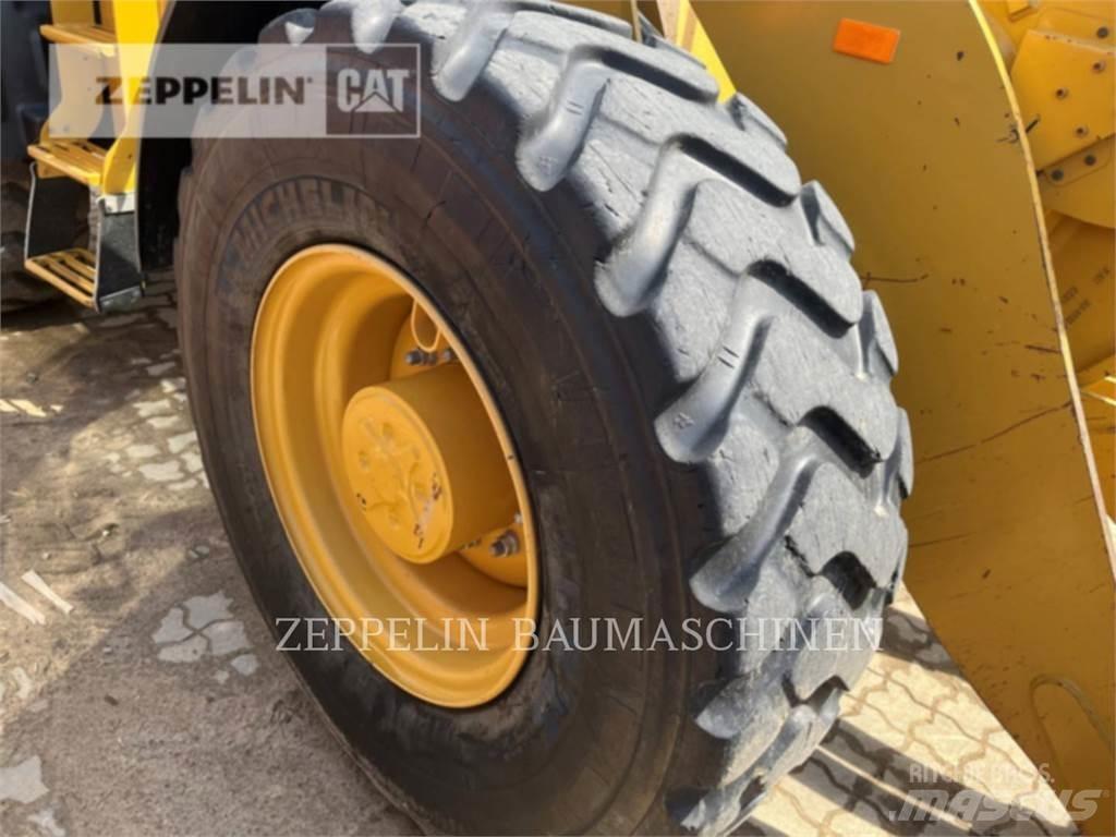 CAT 918M لوادر بعجل