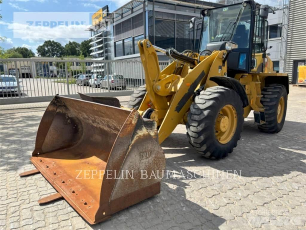 CAT 918M لوادر بعجل