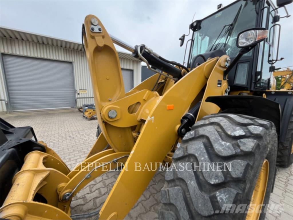 CAT 918M لوادر بعجل