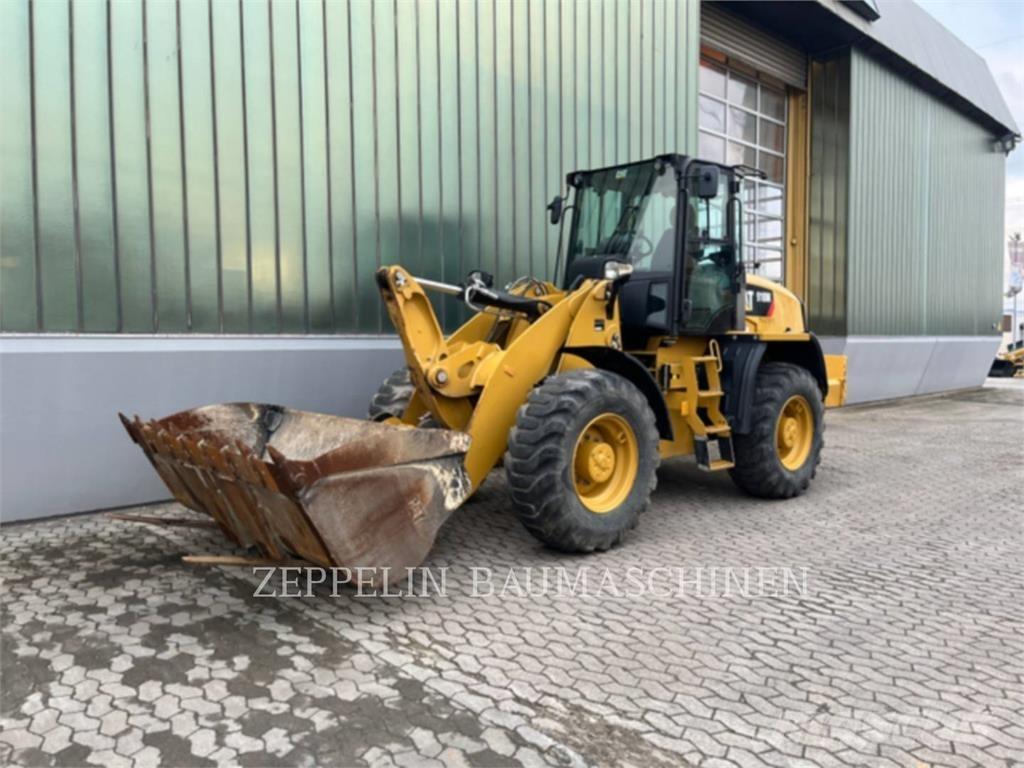 CAT 918M لوادر بعجل