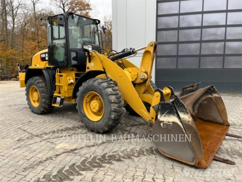 CAT 918M لوادر بعجل