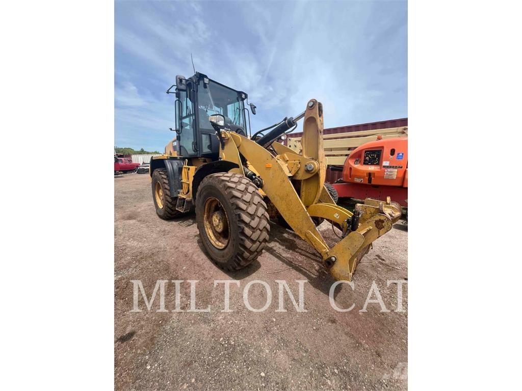 CAT 918M لوادر بعجل