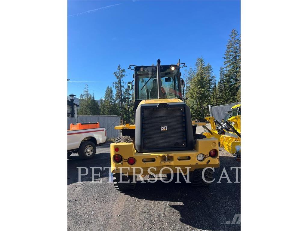 CAT 918M لوادر بعجل