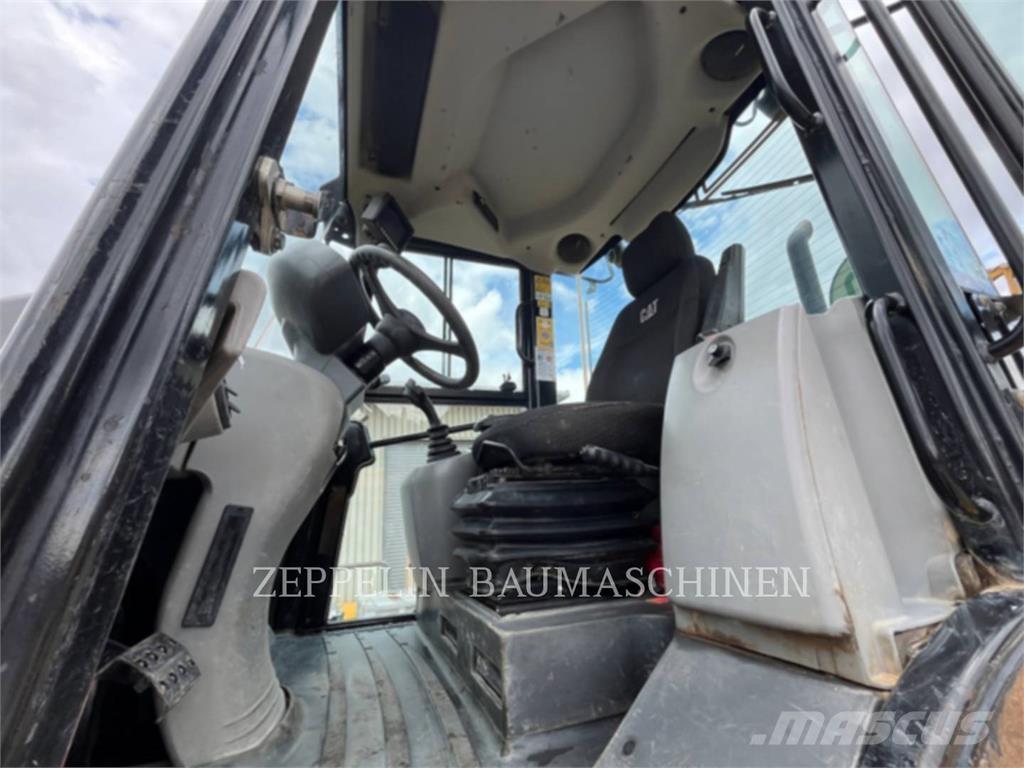 CAT 918M لوادر بعجل