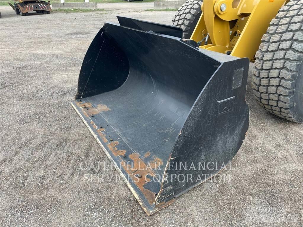 CAT 920 لوادر بعجل