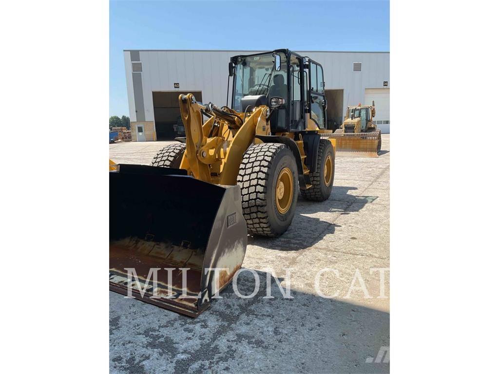 CAT 920 لوادر بعجل