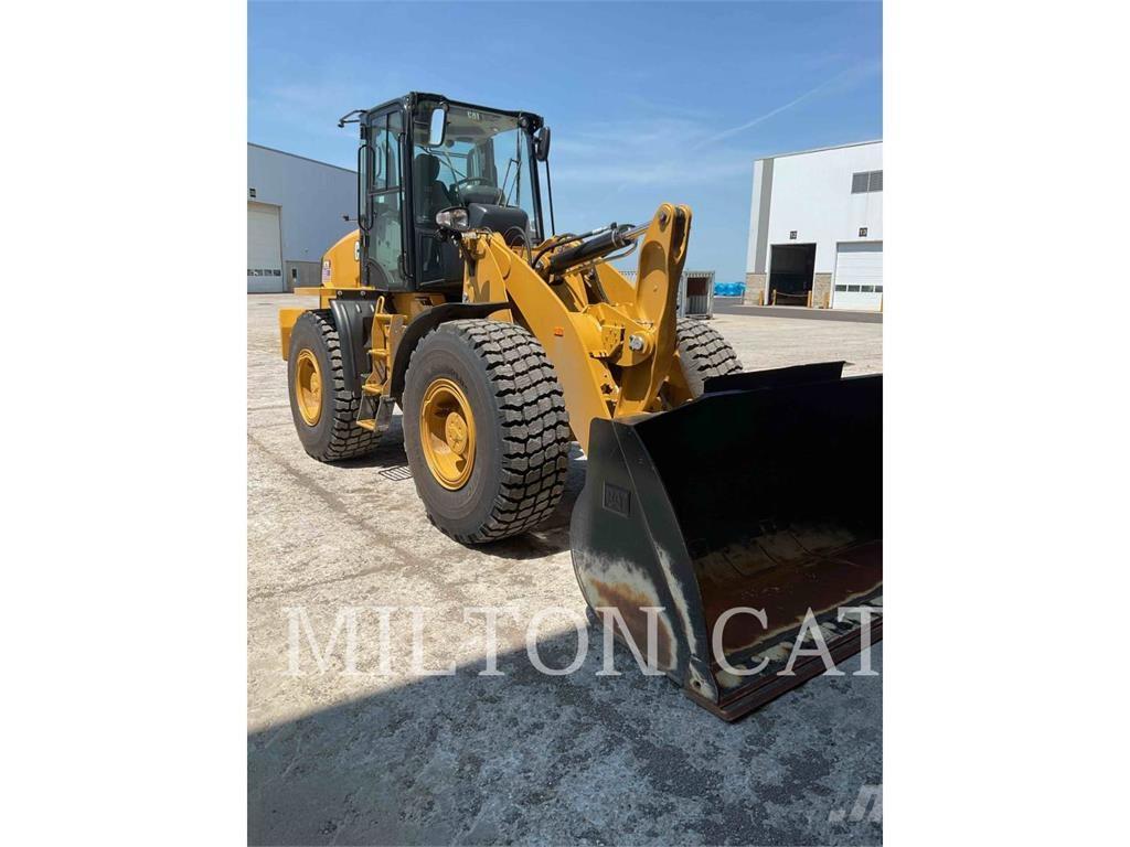 CAT 920 لوادر بعجل