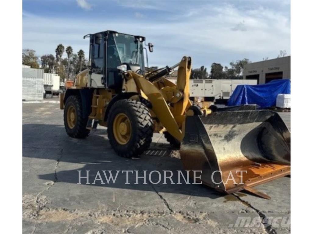 CAT 920 لوادر بعجل