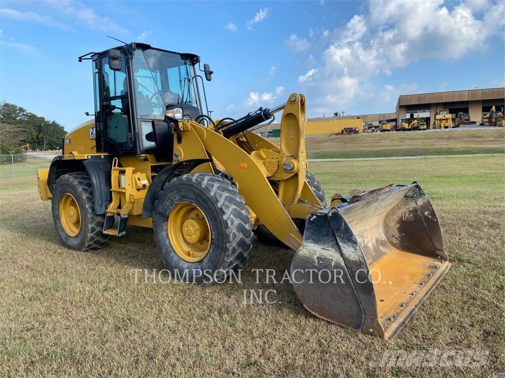 CAT 920 لوادر بعجل