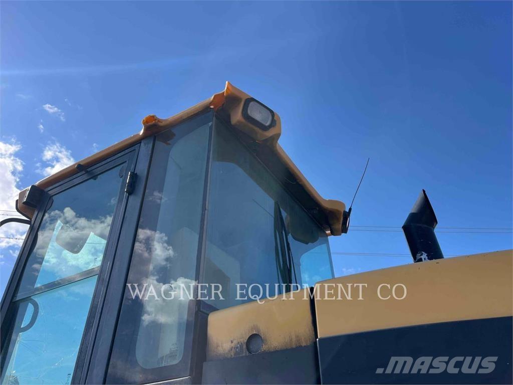 CAT 924G لوادر بعجل