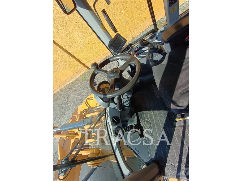 CAT 924K لوادر بعجل