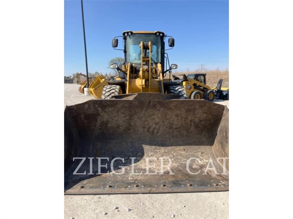 CAT 924K لوادر بعجل