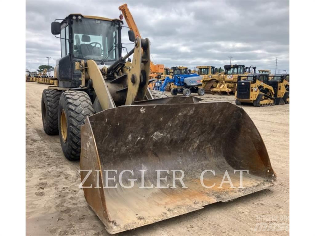 CAT 924K لوادر بعجل