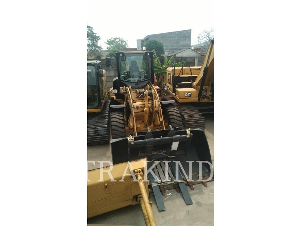 CAT 924K لوادر بعجل