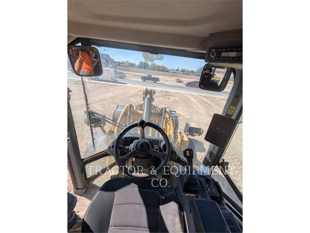 CAT 926 لوادر بعجل