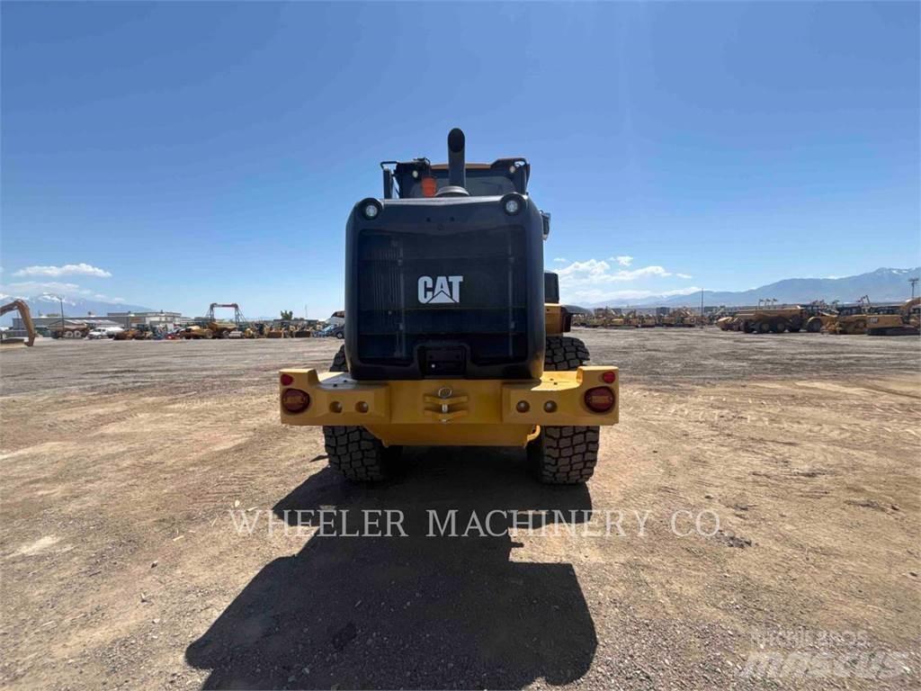CAT 926 QC 3V لوادر بعجل
