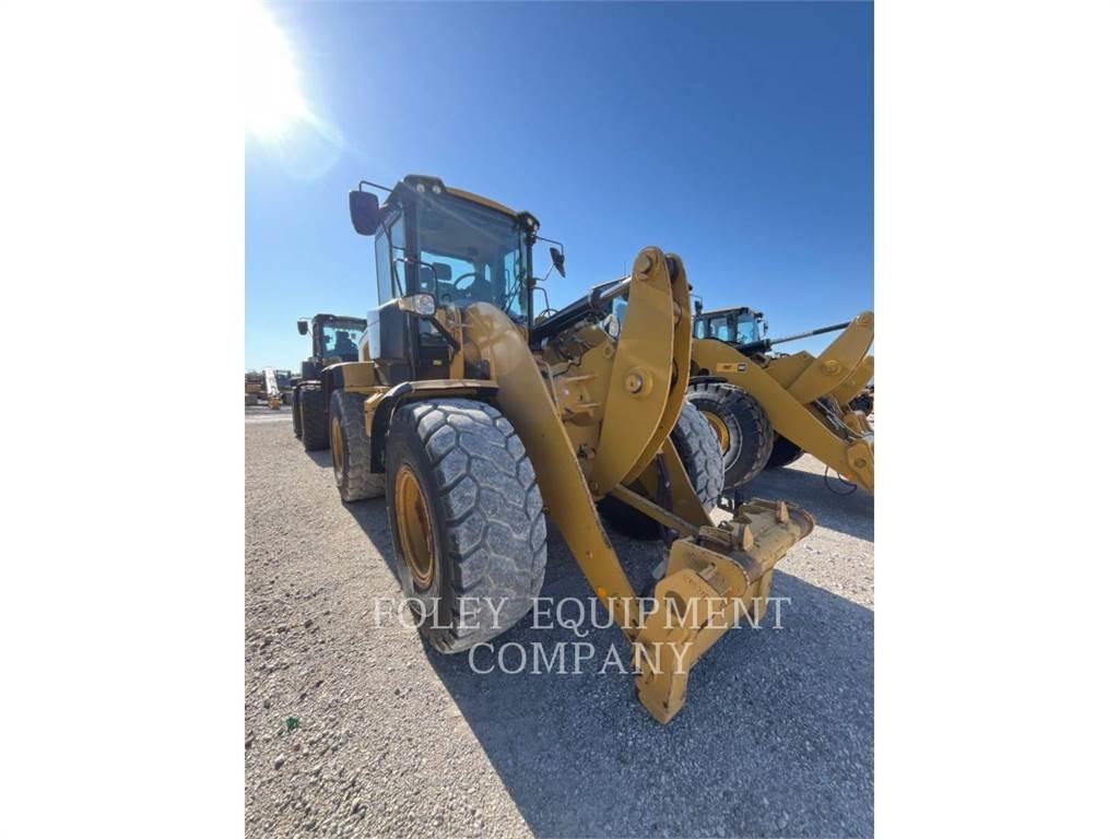 CAT 926M لوادر بعجل