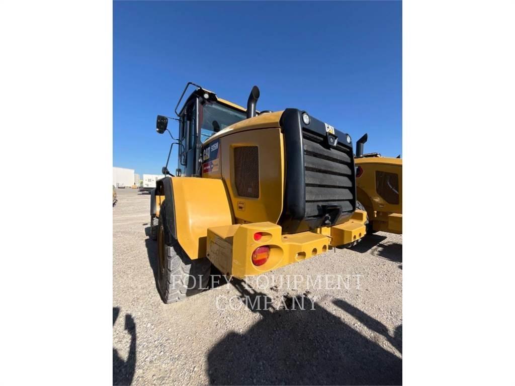 CAT 926M لوادر بعجل