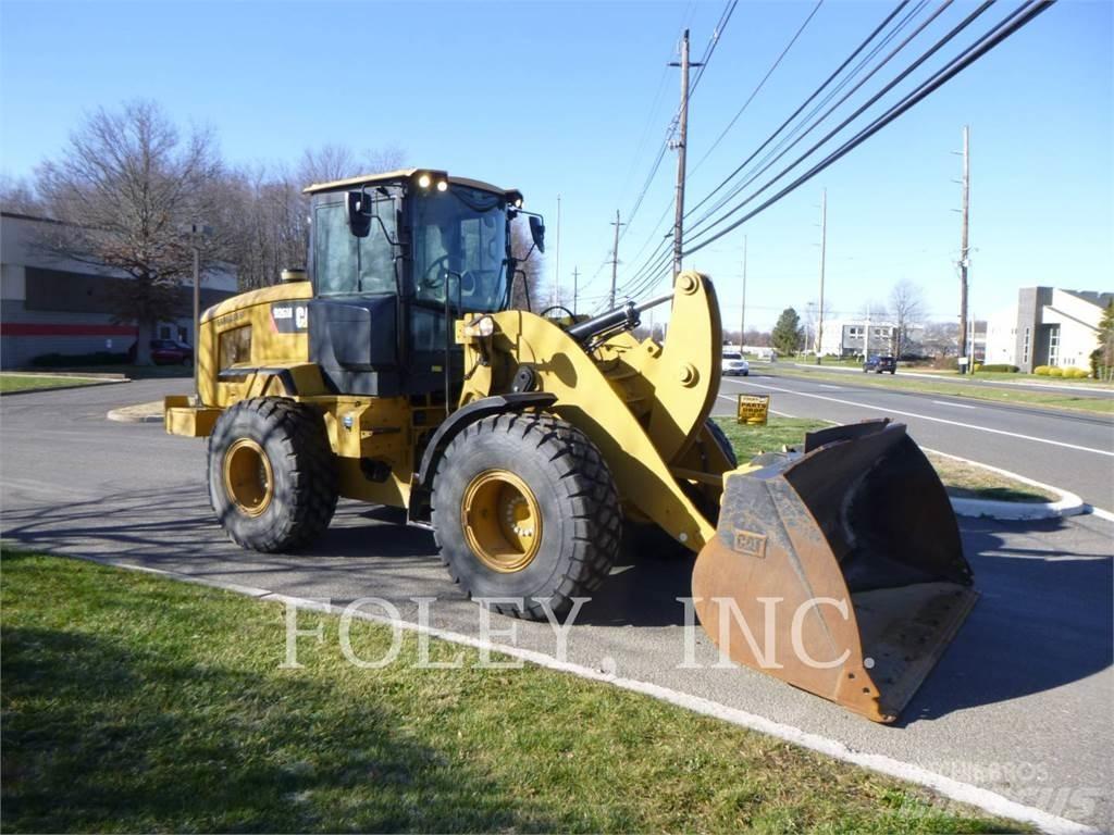 CAT 926M لوادر بعجل