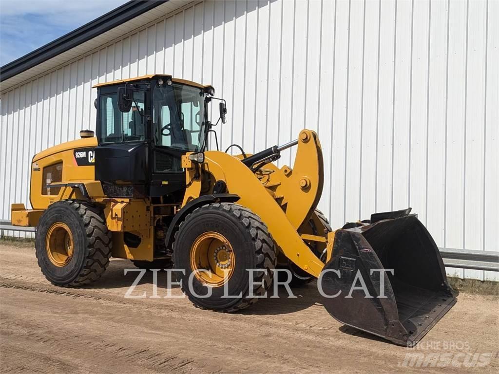 CAT 926M لوادر بعجل