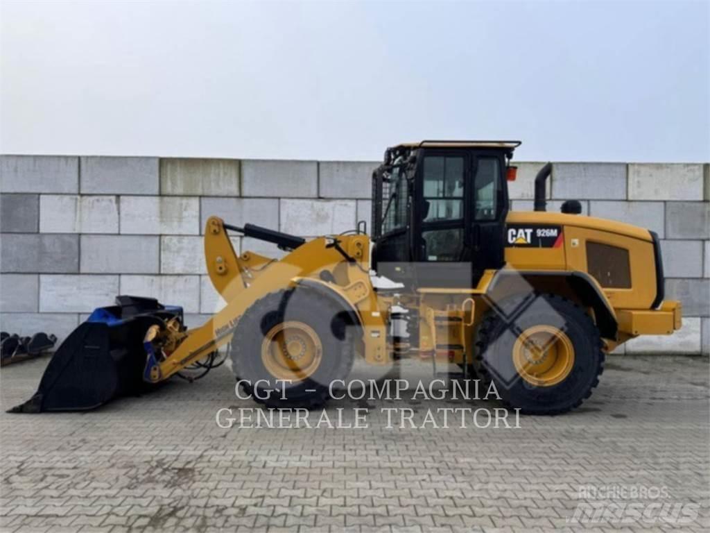 CAT 926M لوادر بعجل