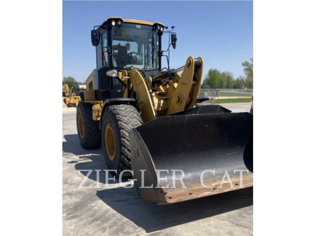 CAT 926M لوادر بعجل