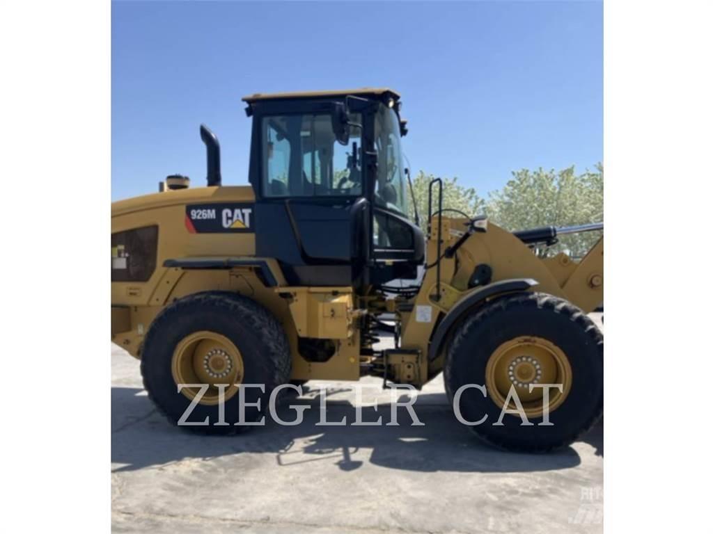 CAT 926M لوادر بعجل