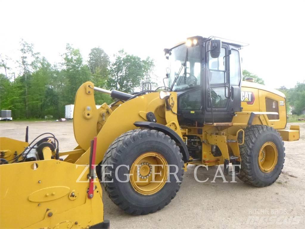 CAT 926M لوادر بعجل