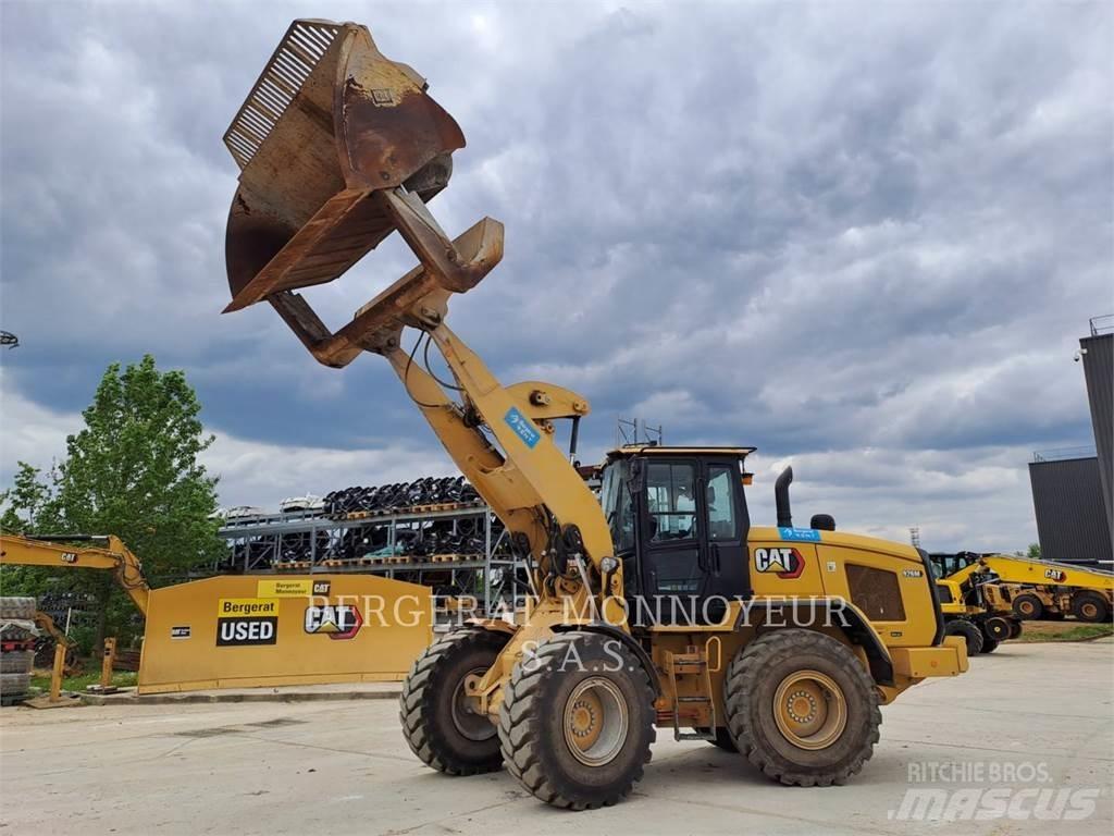 CAT 926M لوادر بعجل