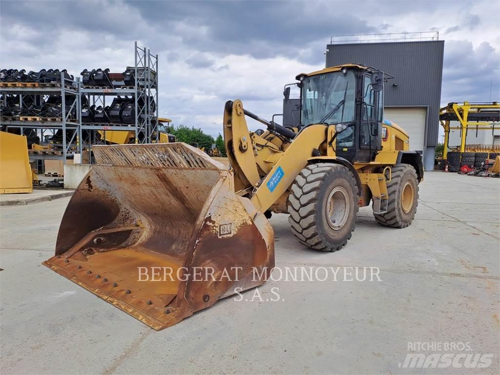 CAT 926M لوادر بعجل