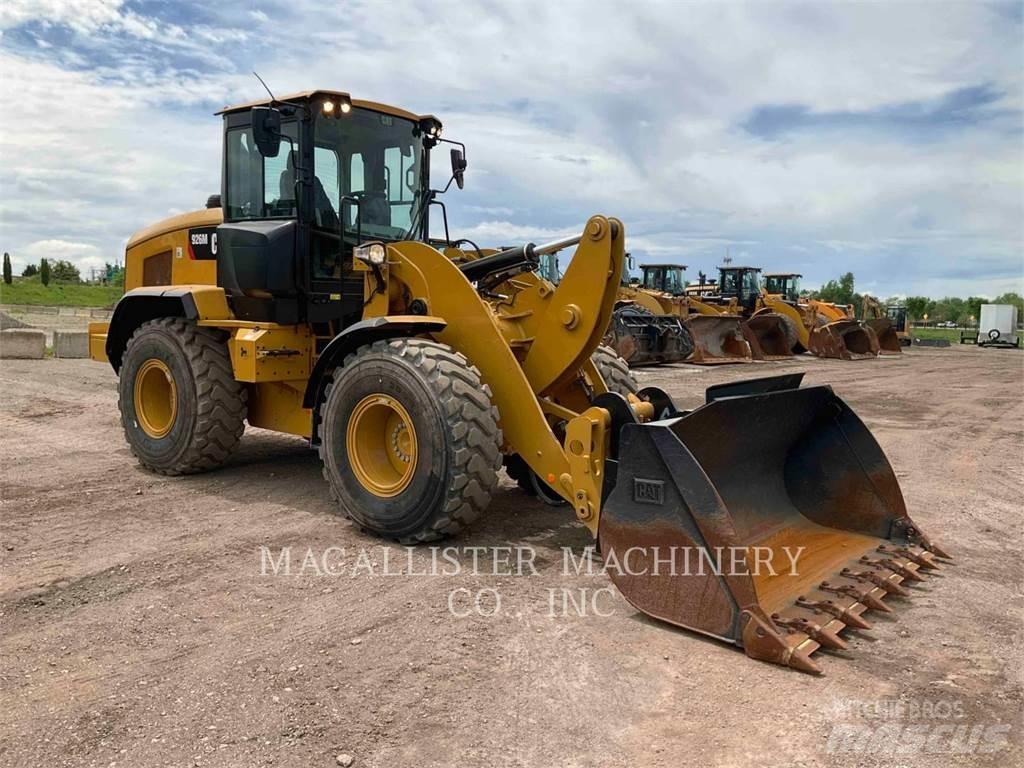 CAT 926M لوادر بعجل