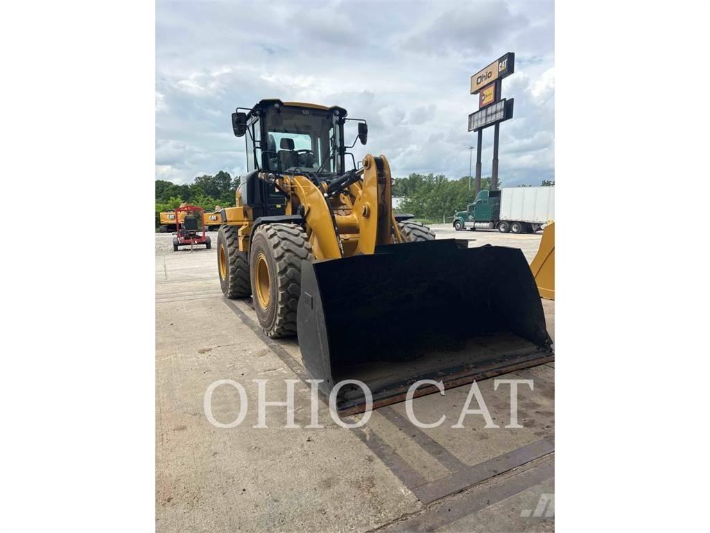 CAT 926M لوادر بعجل