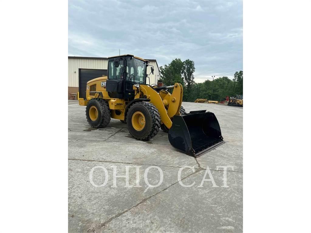 CAT 926M لوادر بعجل