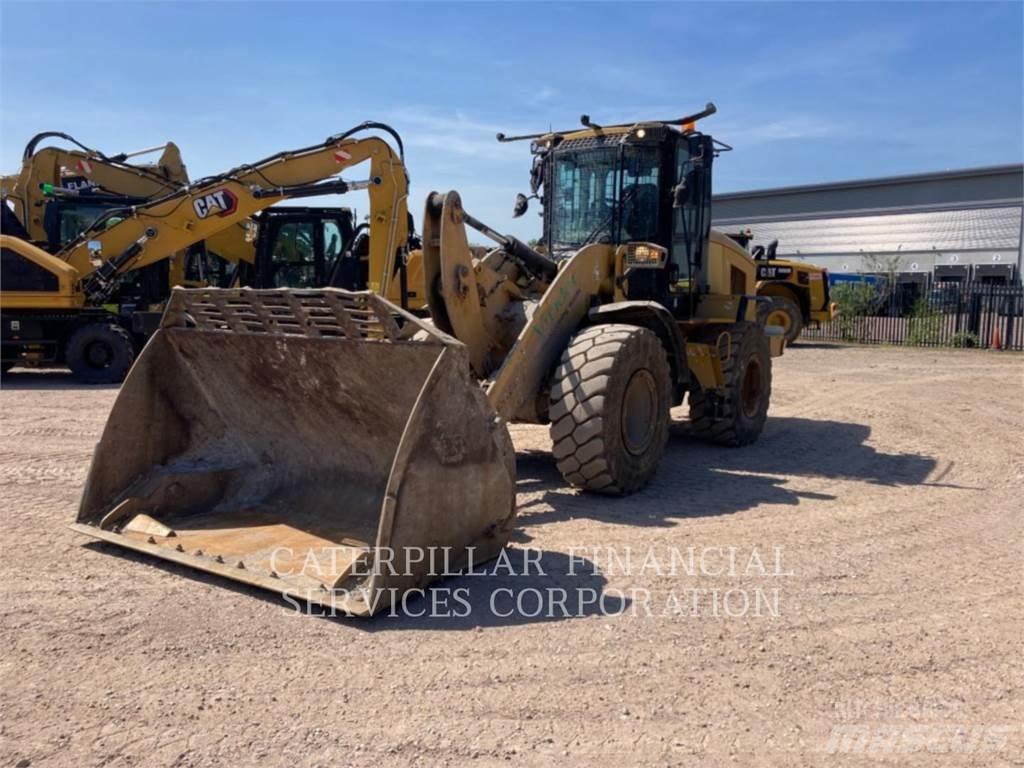 CAT 926M لوادر بعجل