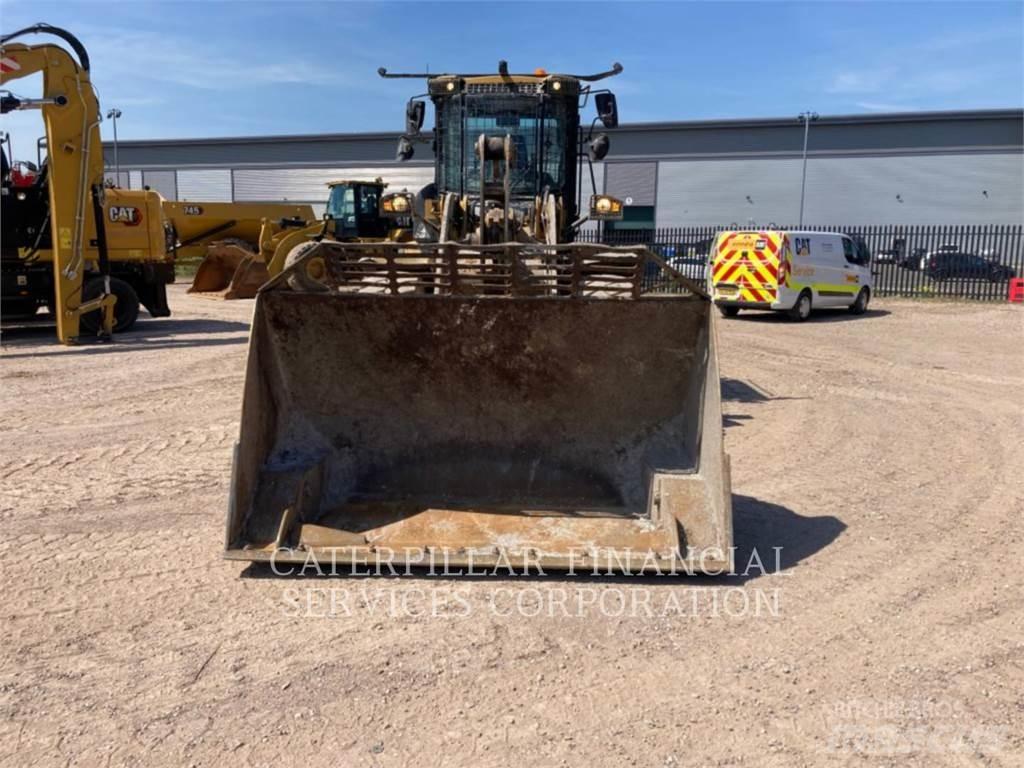 CAT 926M لوادر بعجل