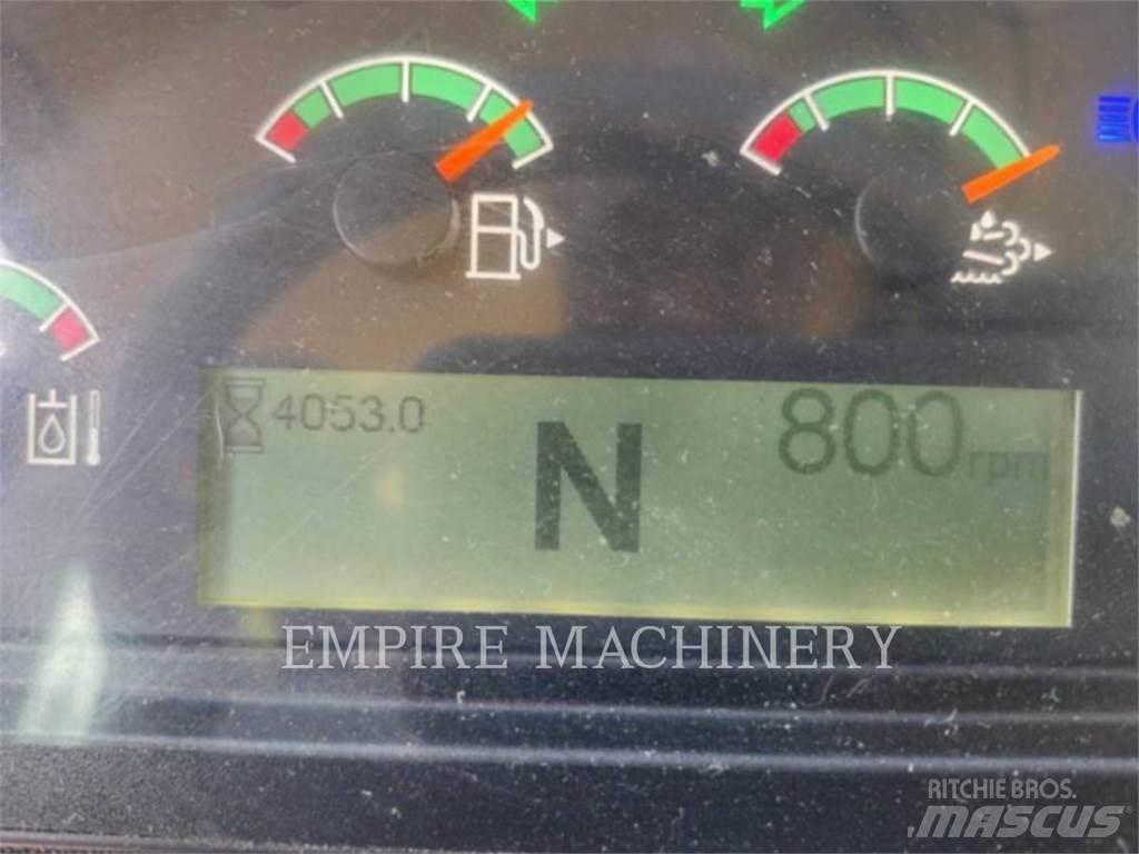 CAT 926M لوادر بعجل