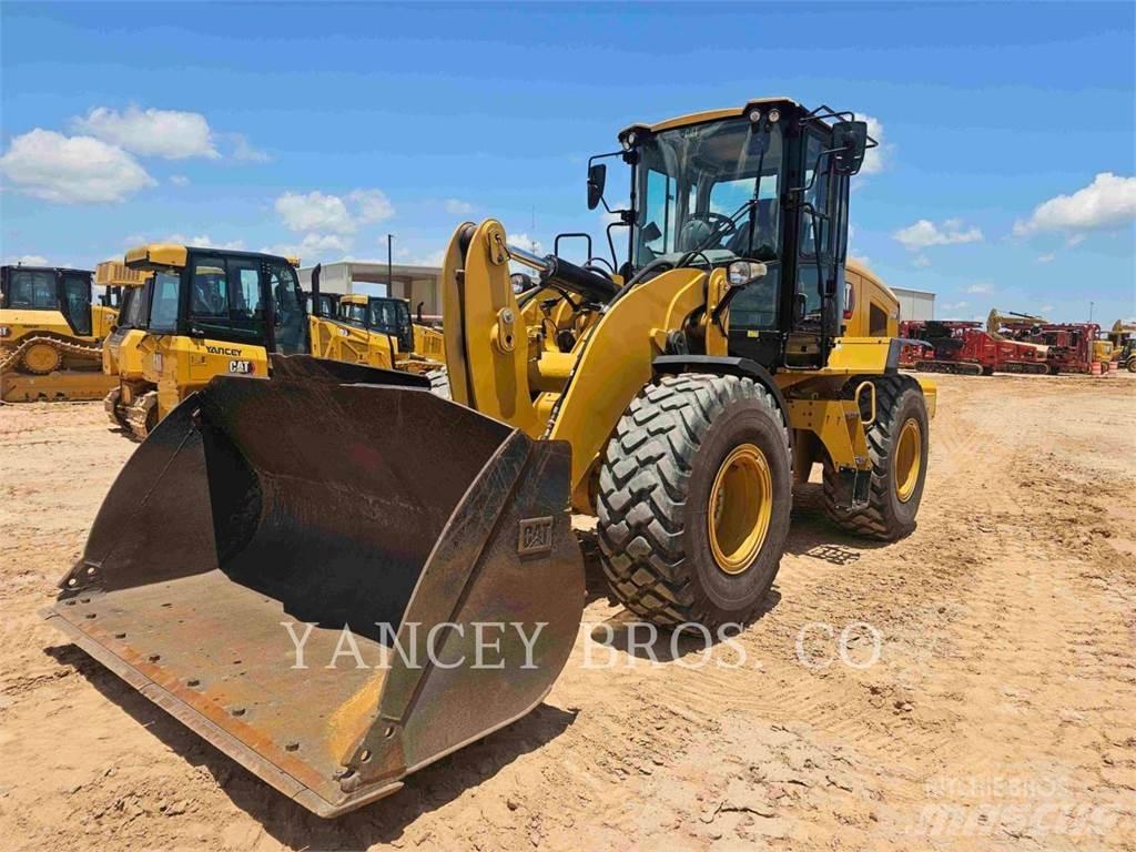 CAT 926M لوادر بعجل