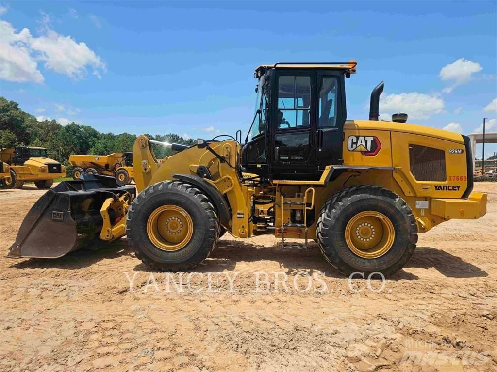 CAT 926M لوادر بعجل
