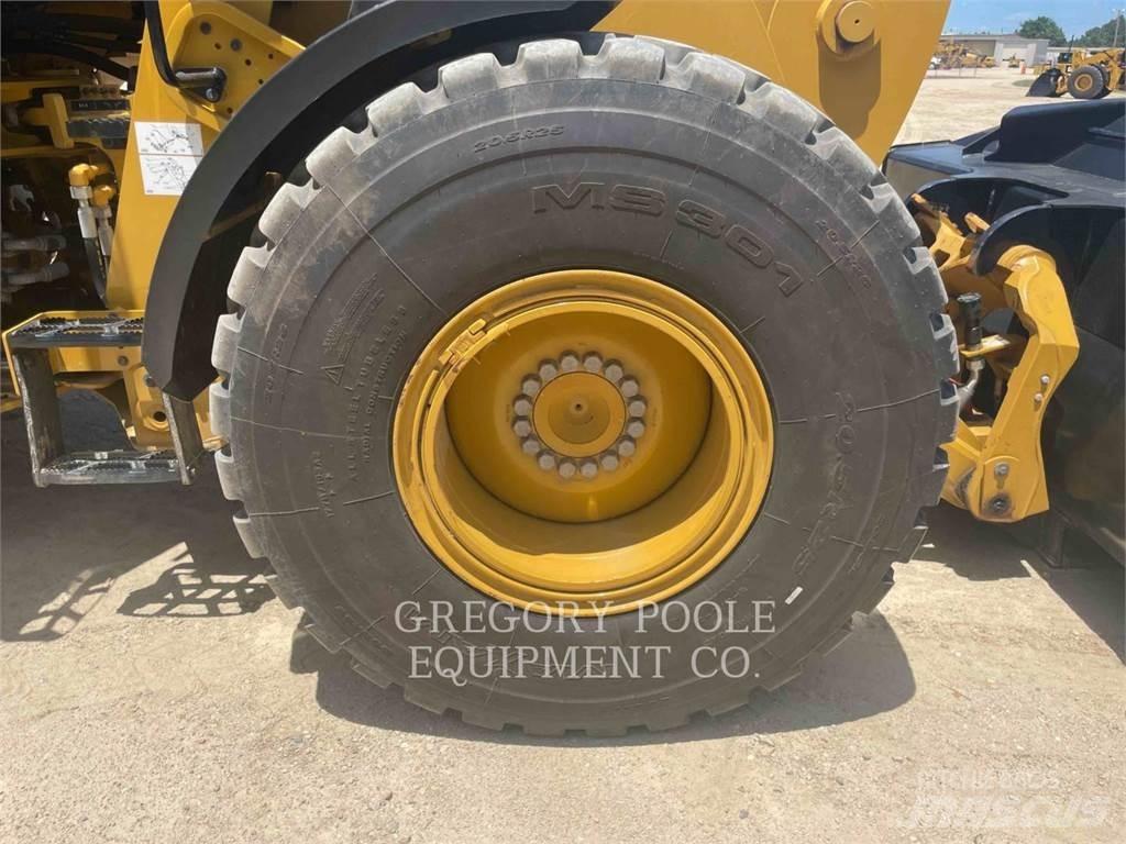 CAT 926M لوادر بعجل