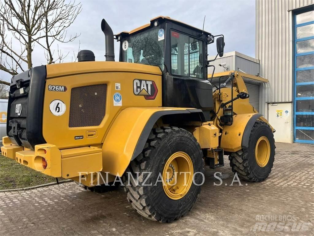 CAT 926M لوادر بعجل