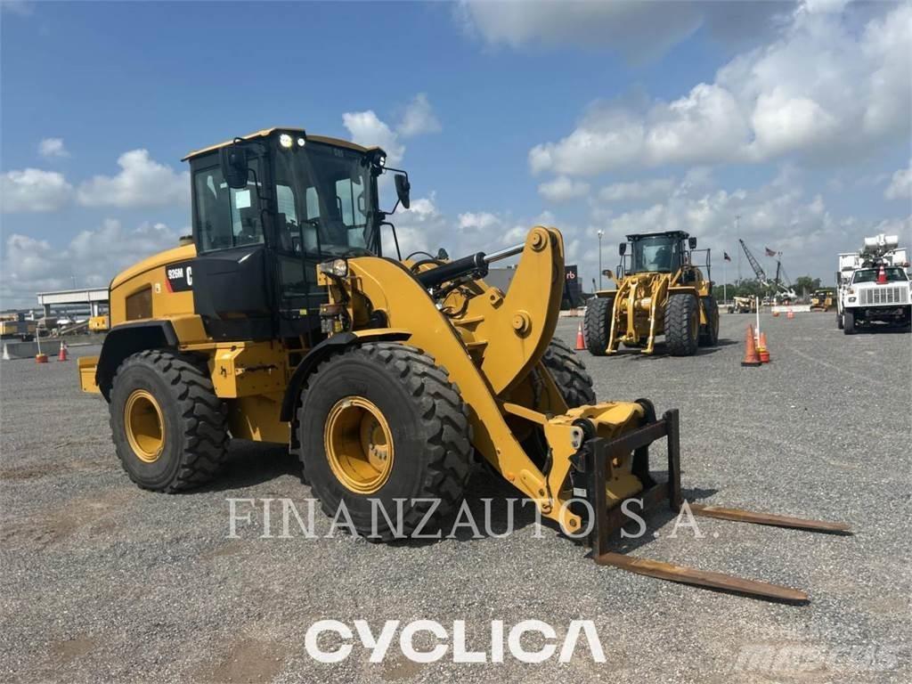 CAT 926M لوادر بعجل