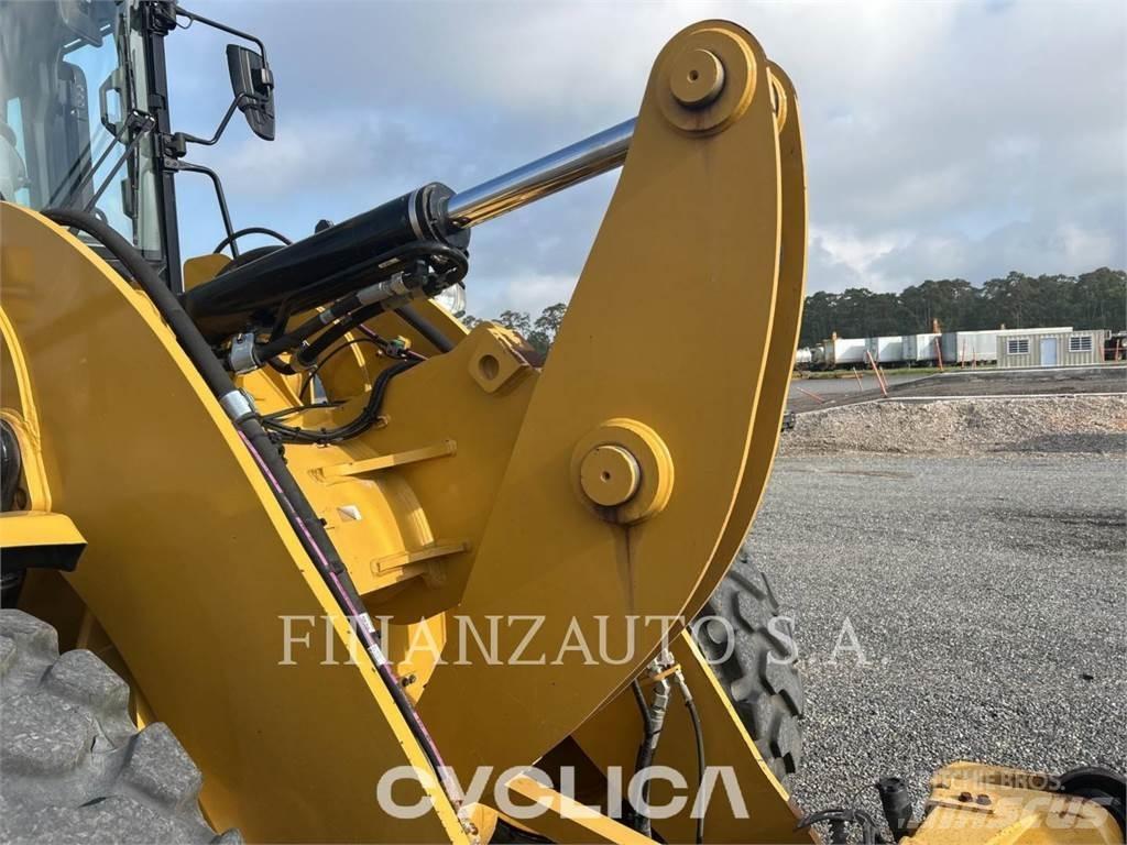 CAT 926M لوادر بعجل