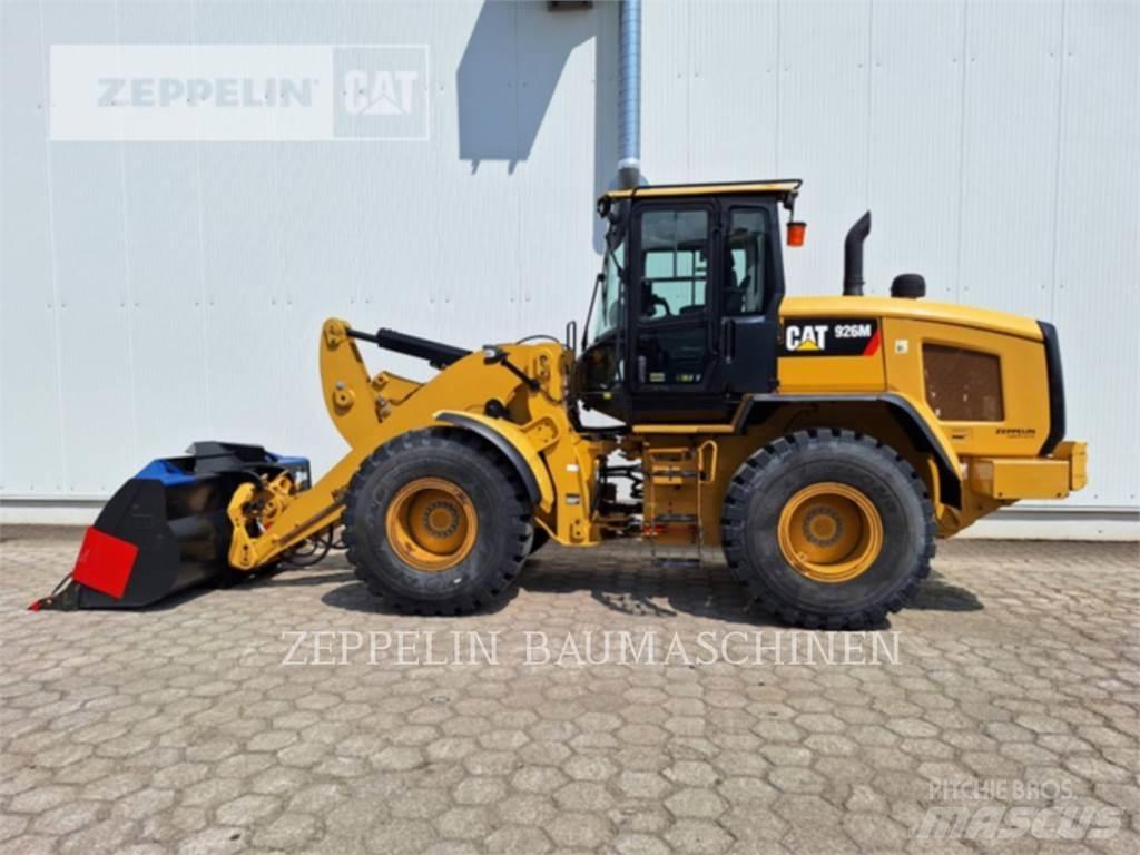CAT 926M لوادر بعجل