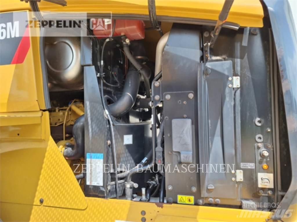CAT 926M لوادر بعجل